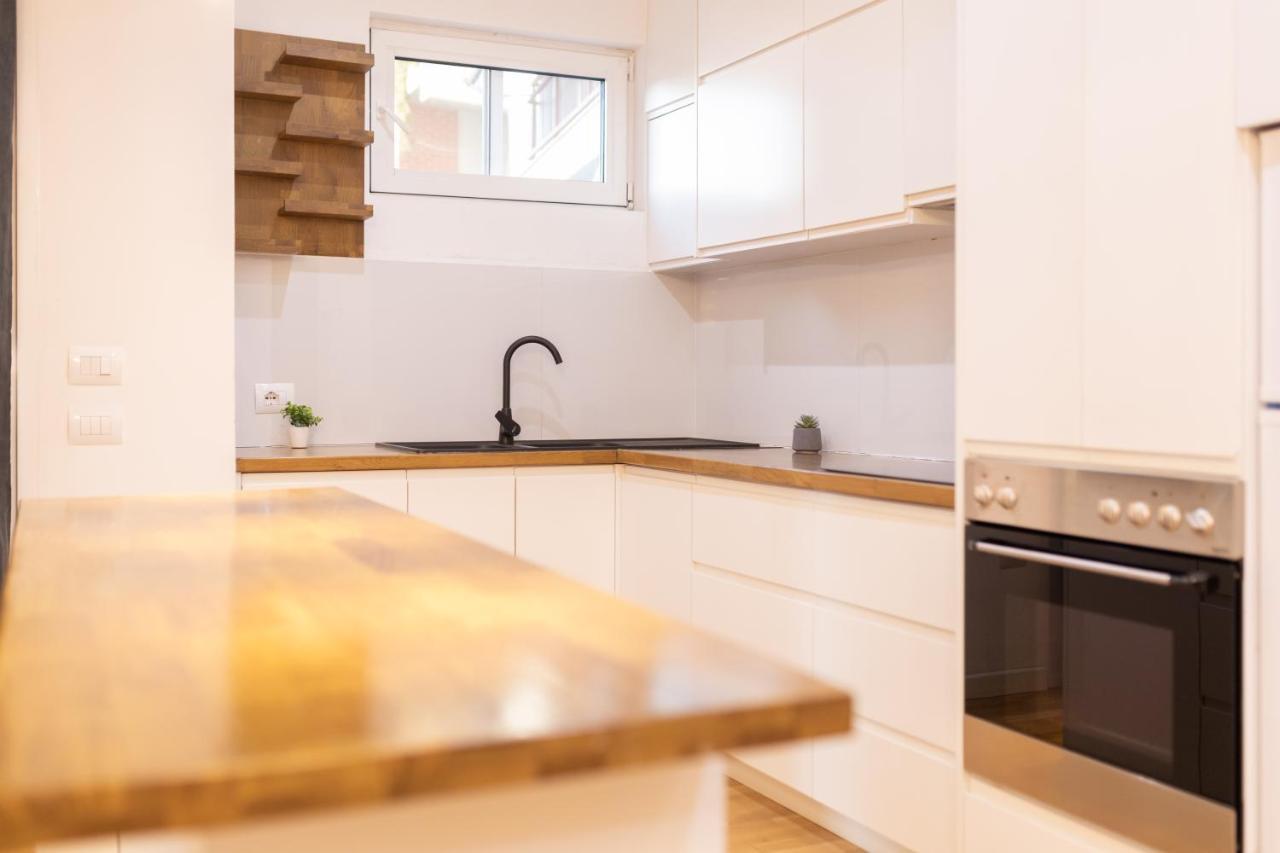 Exclusive 2 Bedrooms Apartment ティラナ エクステリア 写真