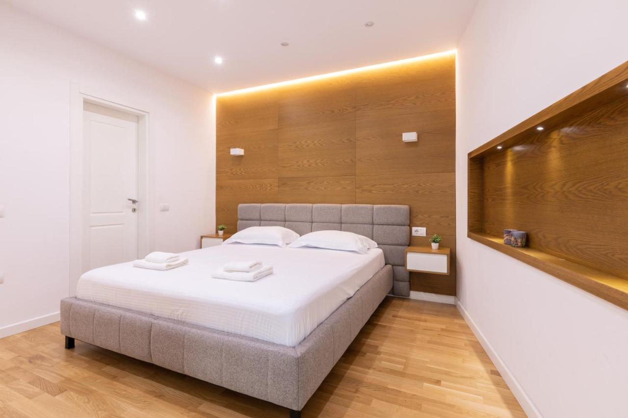 Exclusive 2 Bedrooms Apartment ティラナ エクステリア 写真