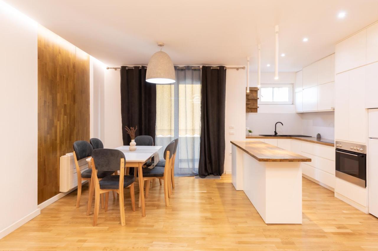 Exclusive 2 Bedrooms Apartment ティラナ エクステリア 写真
