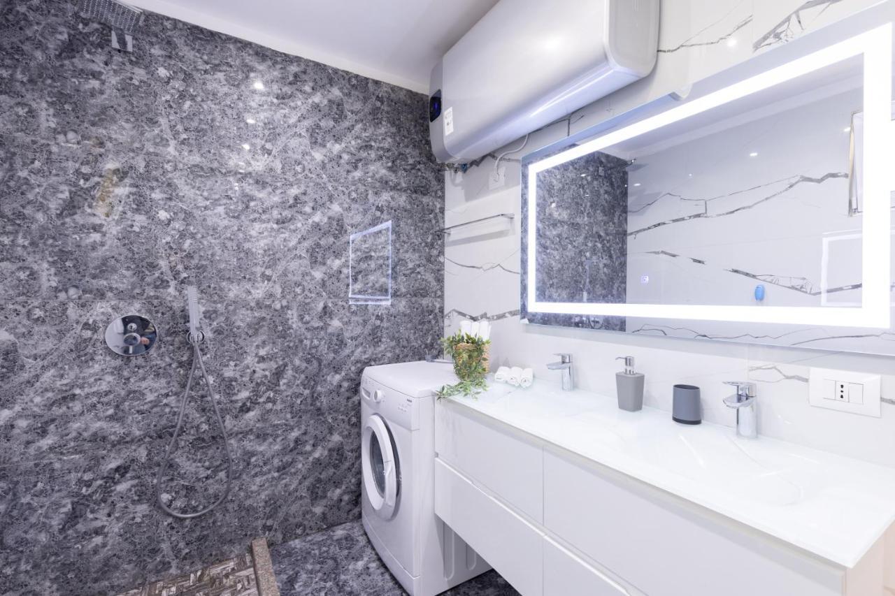 Exclusive 2 Bedrooms Apartment ティラナ エクステリア 写真