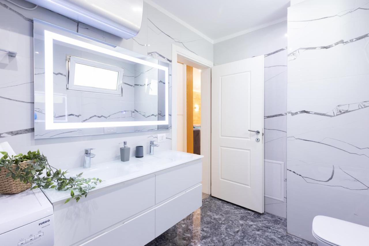Exclusive 2 Bedrooms Apartment ティラナ エクステリア 写真