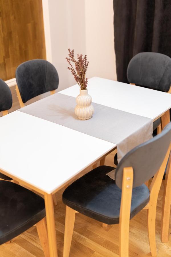 Exclusive 2 Bedrooms Apartment ティラナ エクステリア 写真