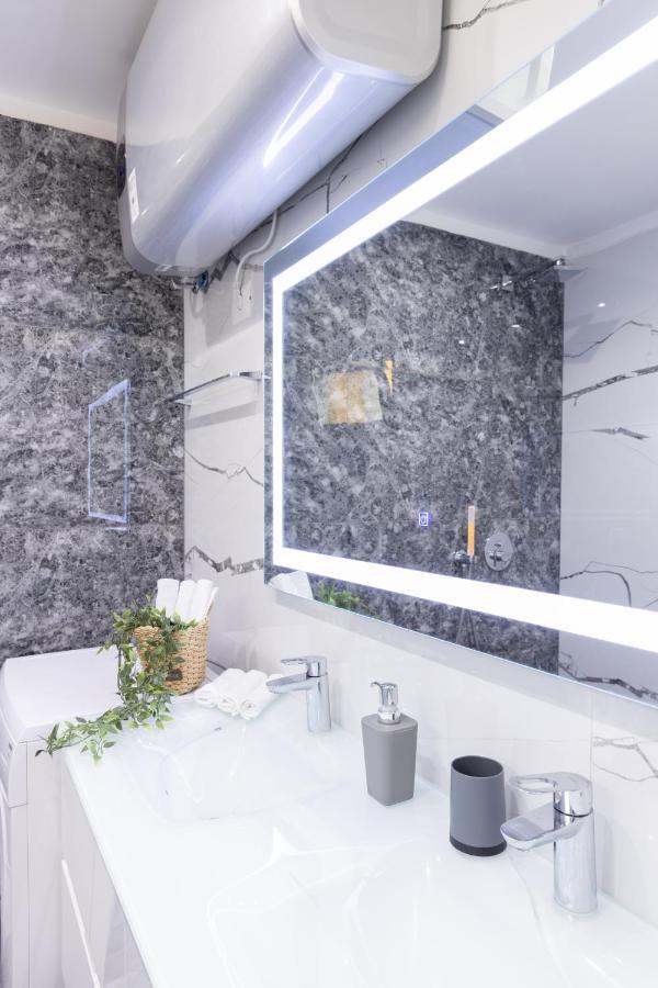Exclusive 2 Bedrooms Apartment ティラナ エクステリア 写真