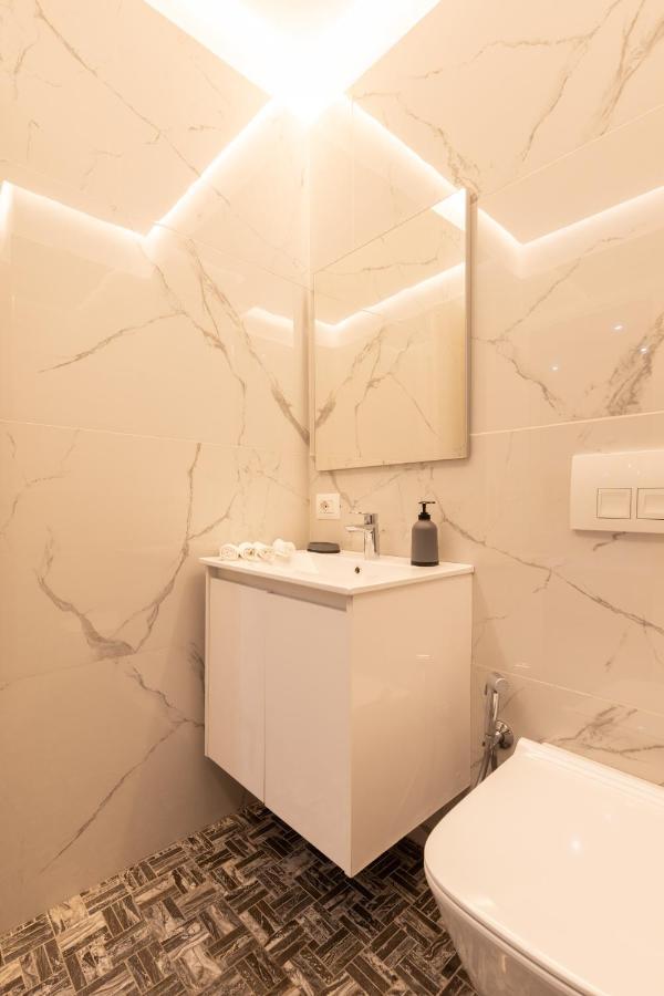 Exclusive 2 Bedrooms Apartment ティラナ エクステリア 写真