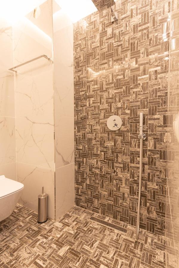 Exclusive 2 Bedrooms Apartment ティラナ エクステリア 写真